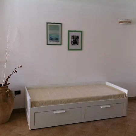 Studio Flat *